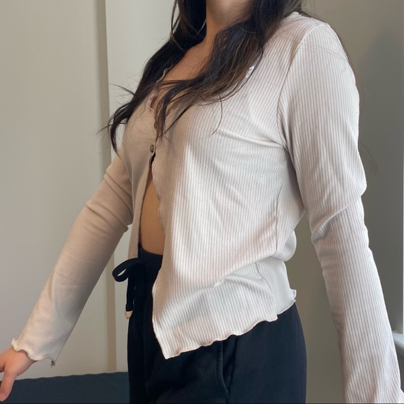 2-button cardigan top - Picture 5 of 6